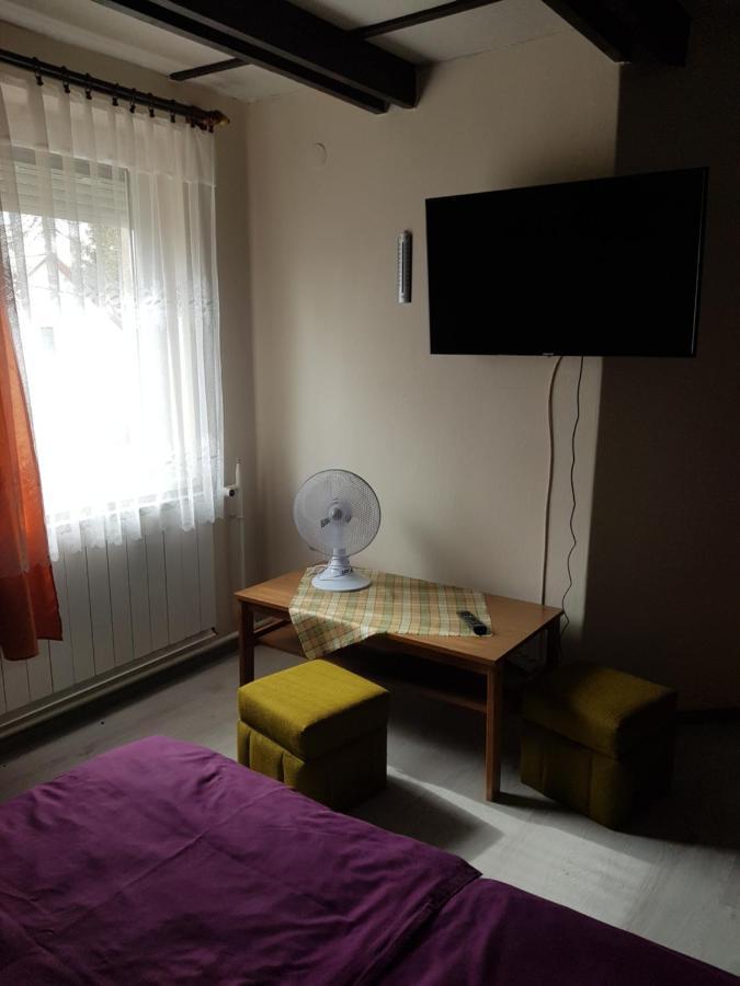 Partifecske Vendeghaz Hotel Tiszafured Bagian luar foto