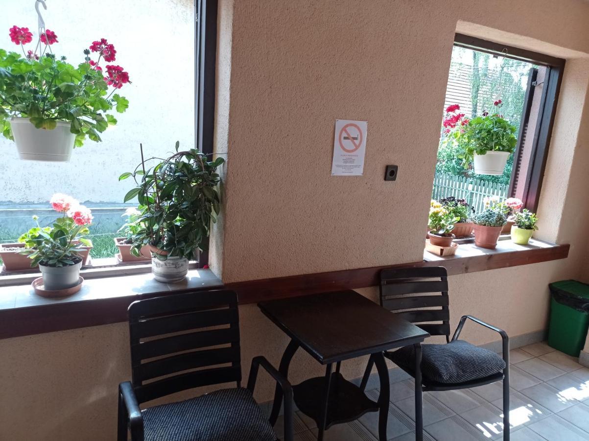 Partifecske Vendeghaz Hotel Tiszafured Bagian luar foto