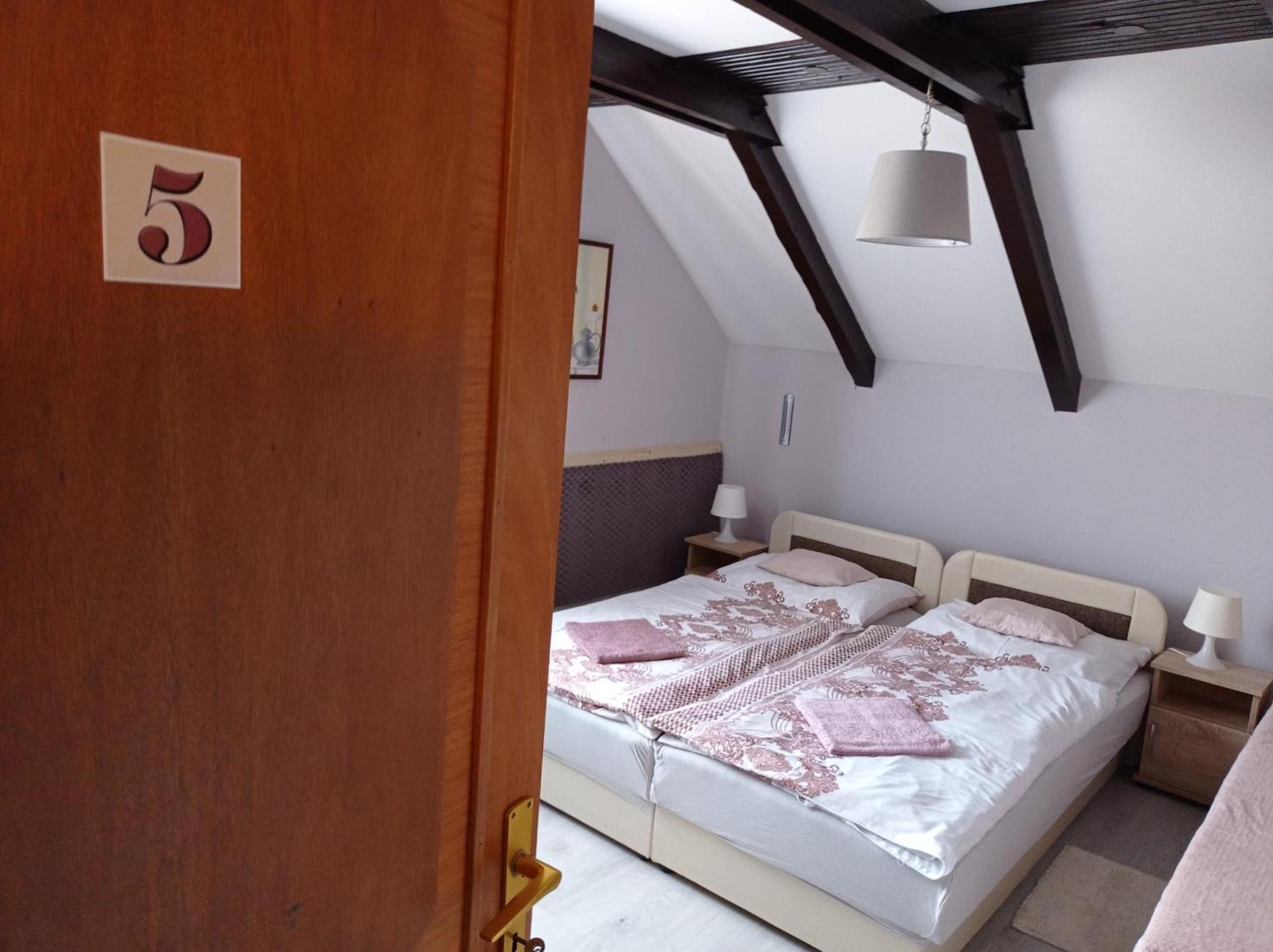 Partifecske Vendeghaz Hotel Tiszafured Bagian luar foto