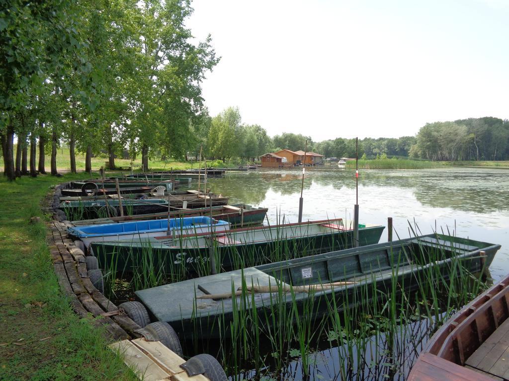 Partifecske Vendeghaz Hotel Tiszafured Bagian luar foto